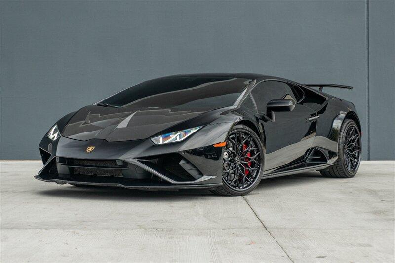 2022 Lamborghini Huracan Evo Coupe photo 3