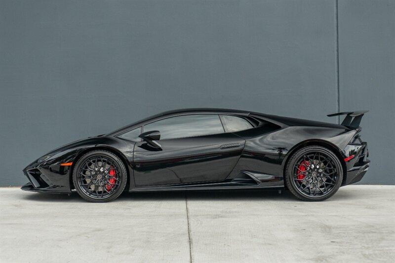 2022 Lamborghini Huracan Evo Coupe photo 4