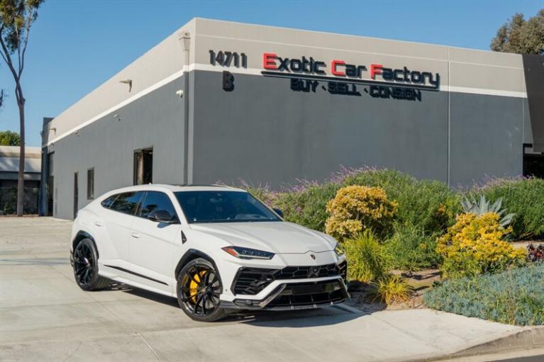 2021 Lamborghini Urus Pearl Capsule's photo