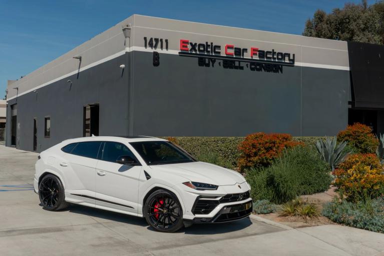 2021 Lamborghini Urus 4.0 V8 Pearl Capsule's photo