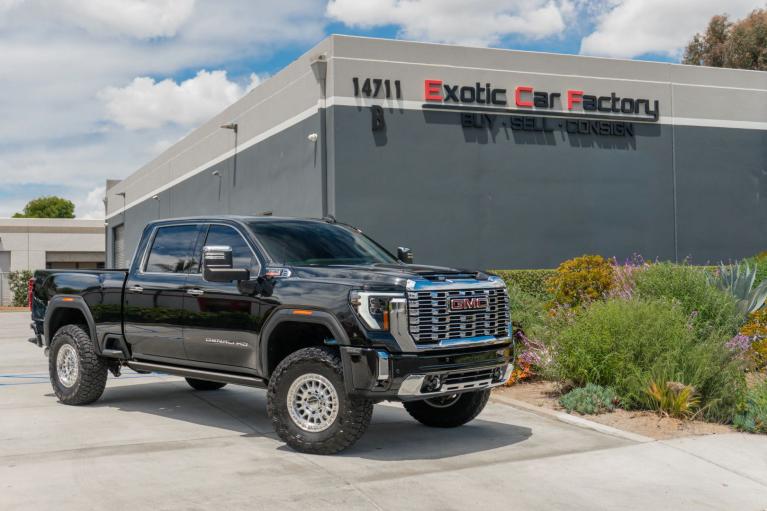 2025 GMC Sierra 4WD Crew Cab Standard Box Denali's photo