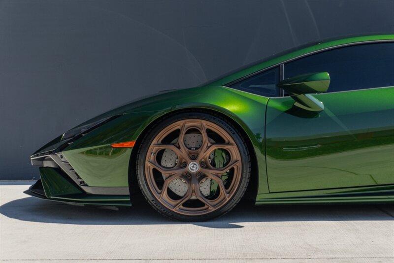 2023 Lamborghini Huracan Tecnica photo 6