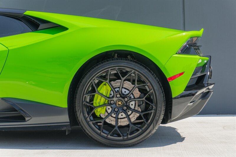 2021 Lamborghini Huracan Evo Coupe photo 11
