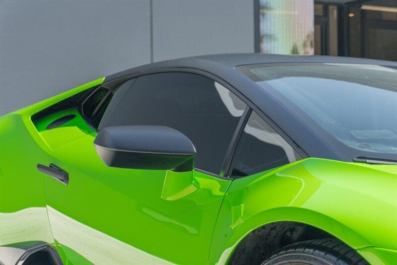2021 Lamborghini Huracan Evo Coupe photo 18