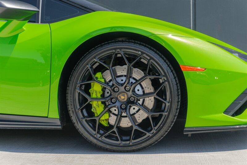 2021 Lamborghini Huracan Evo Coupe photo 25