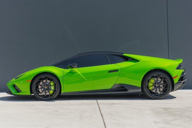 2021 Lamborghini Huracan Evo Coupe photo 3