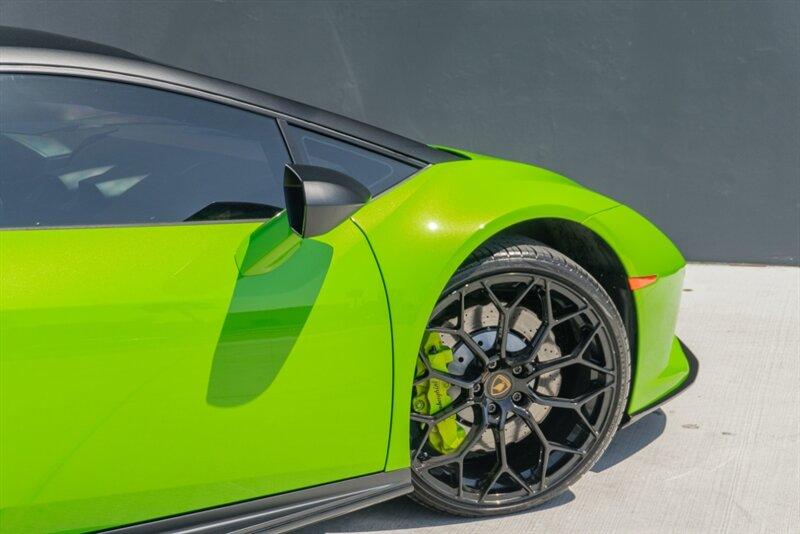 2021 Lamborghini Huracan Evo Coupe photo 29