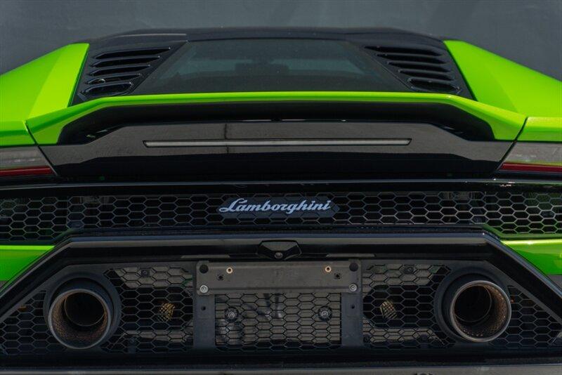 2021 Lamborghini Huracan Evo Coupe photo 32