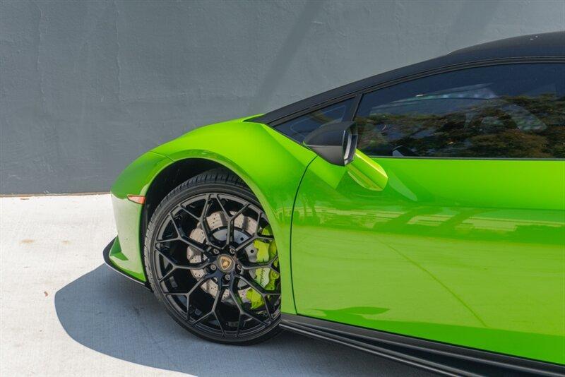 2021 Lamborghini Huracan Evo Coupe photo 35