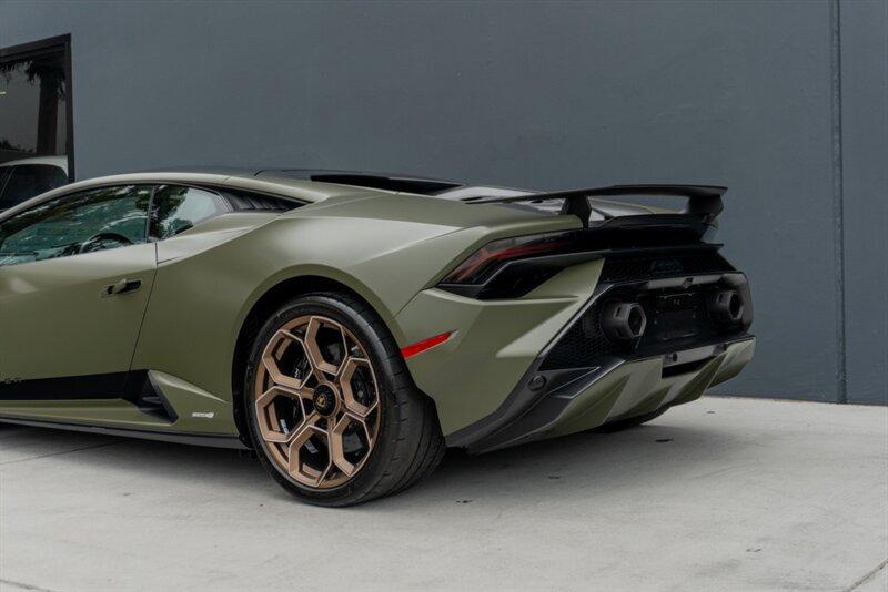 2023 Lamborghini Huracan Tecnica photo 14