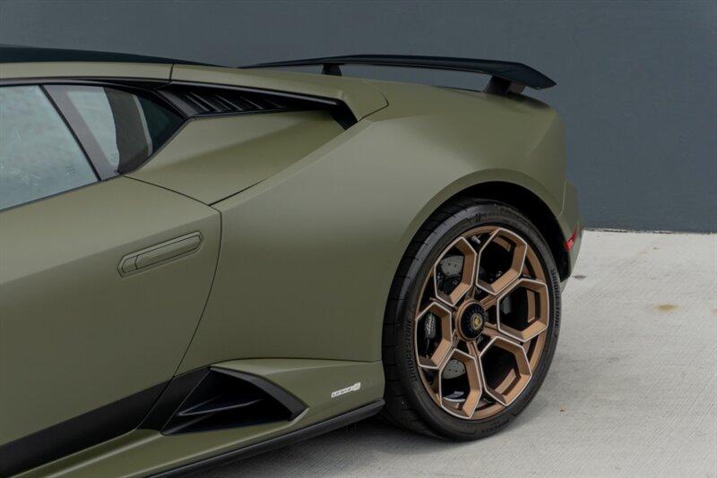 2023 Lamborghini Huracan Tecnica photo 17