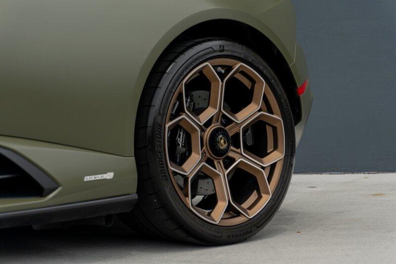 2023 Lamborghini Huracan Tecnica photo 18
