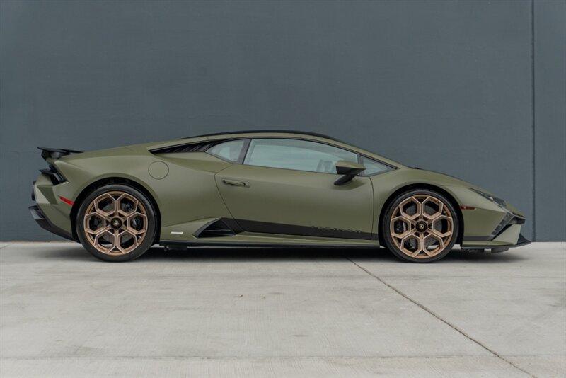 2023 Lamborghini Huracan Tecnica photo 5