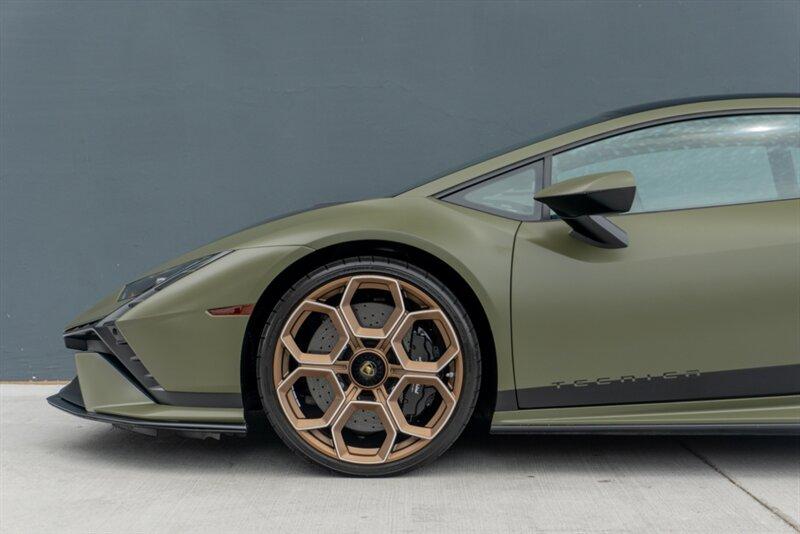 2023 Lamborghini Huracan Tecnica photo 9