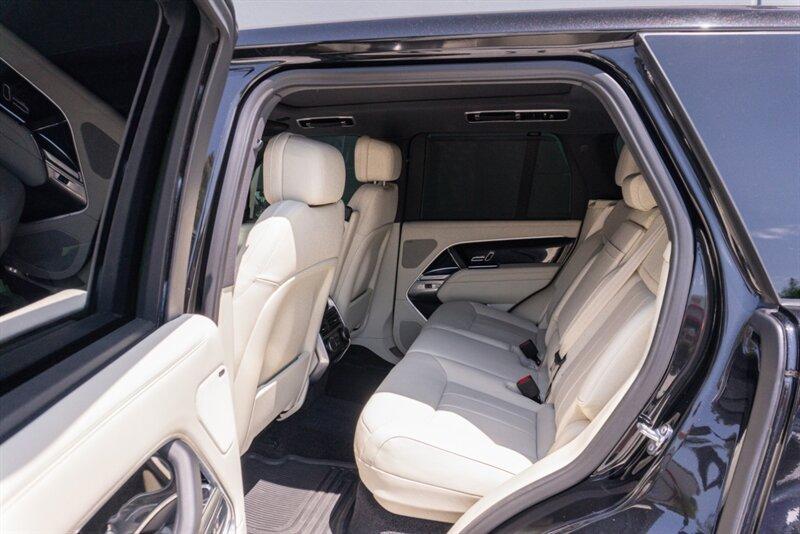 2023 Land Rover Range Rover SE photo 10