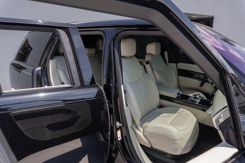 2023 Land Rover Range Rover SE photo 14