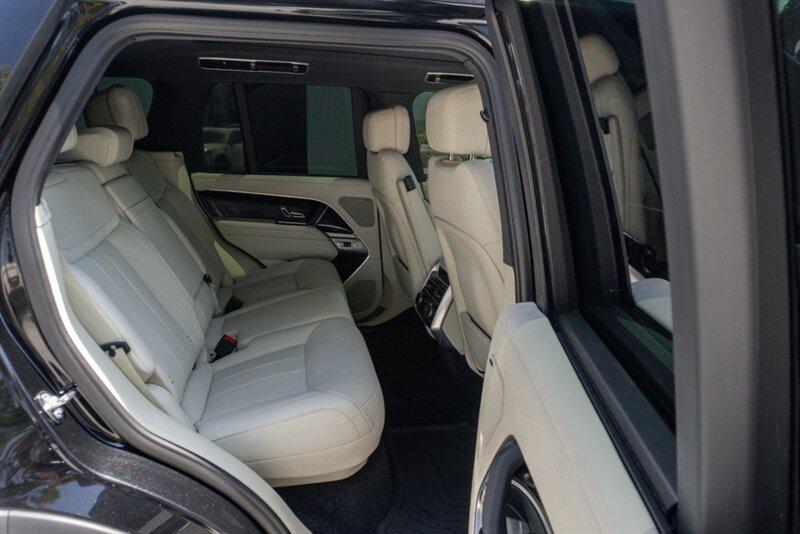2023 Land Rover Range Rover SE photo 15