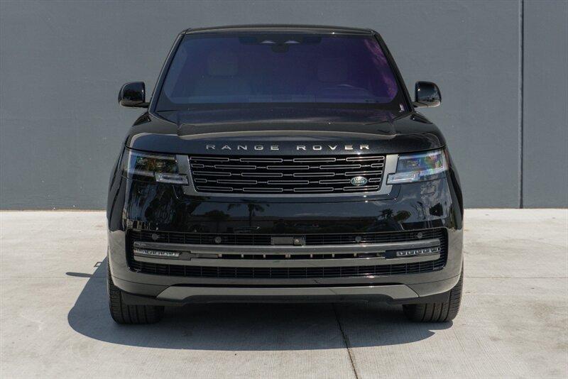 2023 Land Rover Range Rover SE photo 2