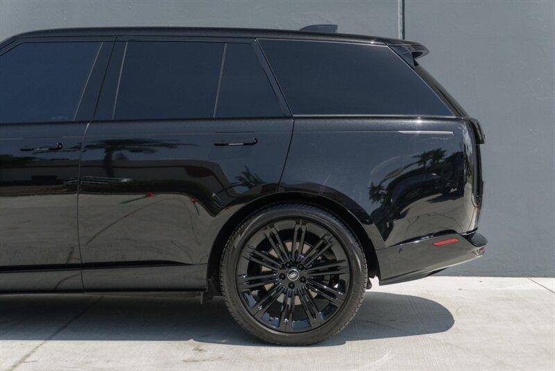 2023 Land Rover Range Rover SE photo 23