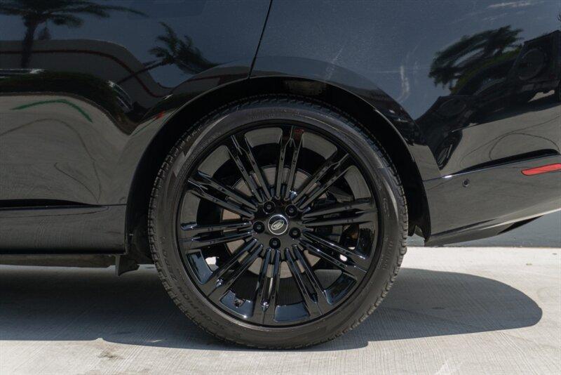 2023 Land Rover Range Rover SE photo 24