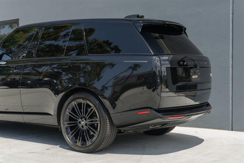2023 Land Rover Range Rover SE photo 25