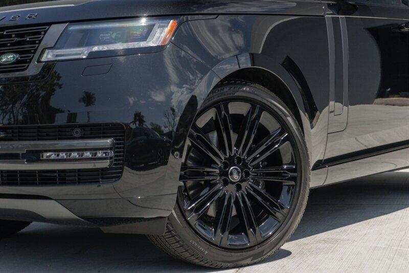 2023 Land Rover Range Rover SE photo 26