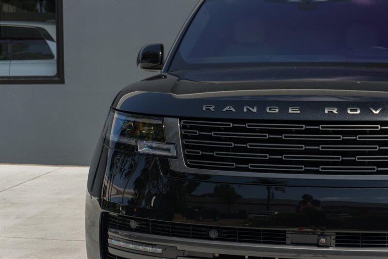 2023 Land Rover Range Rover SE photo 29