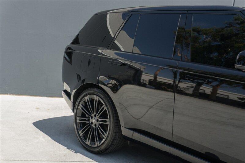 2023 Land Rover Range Rover SE photo 33