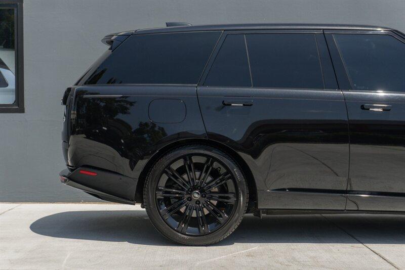 2023 Land Rover Range Rover SE photo 34