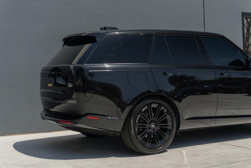 2023 Land Rover Range Rover SE photo 36
