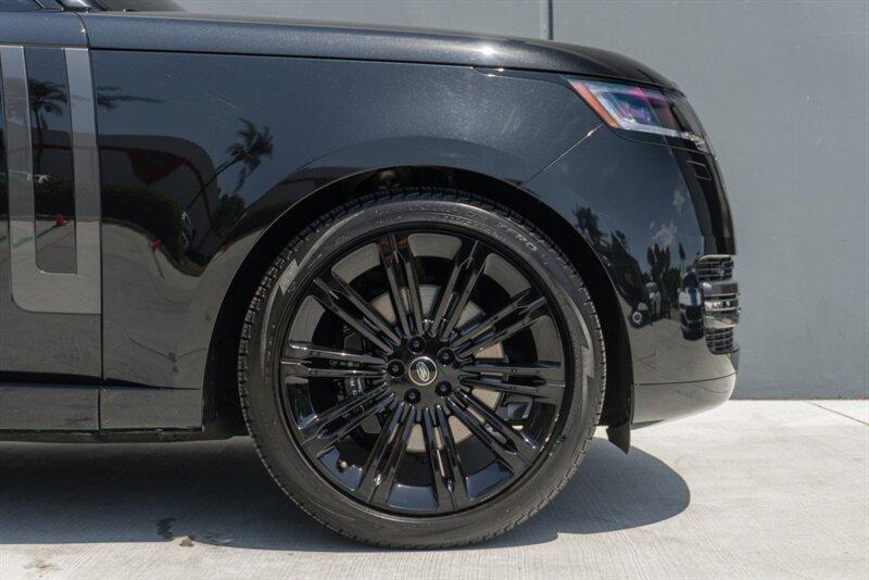 2023 Land Rover Range Rover SE photo 37