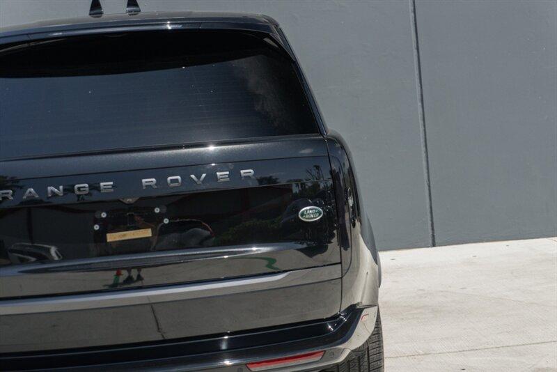 2023 Land Rover Range Rover SE photo 38