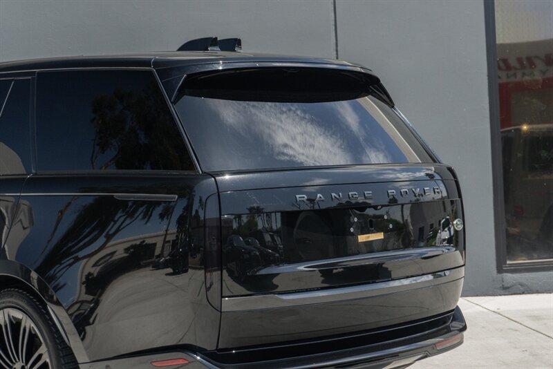 2023 Land Rover Range Rover SE photo 40