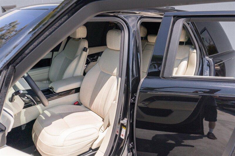 2023 Land Rover Range Rover SE photo 45