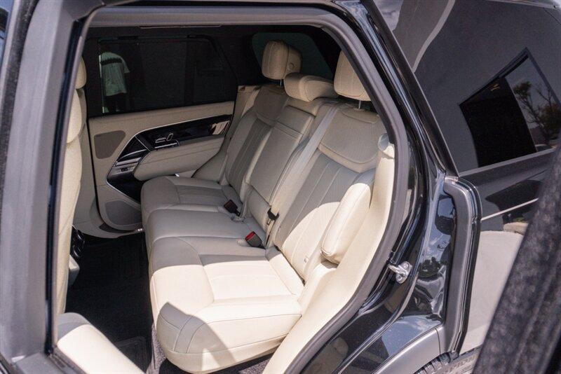 2023 Land Rover Range Rover SE photo 46