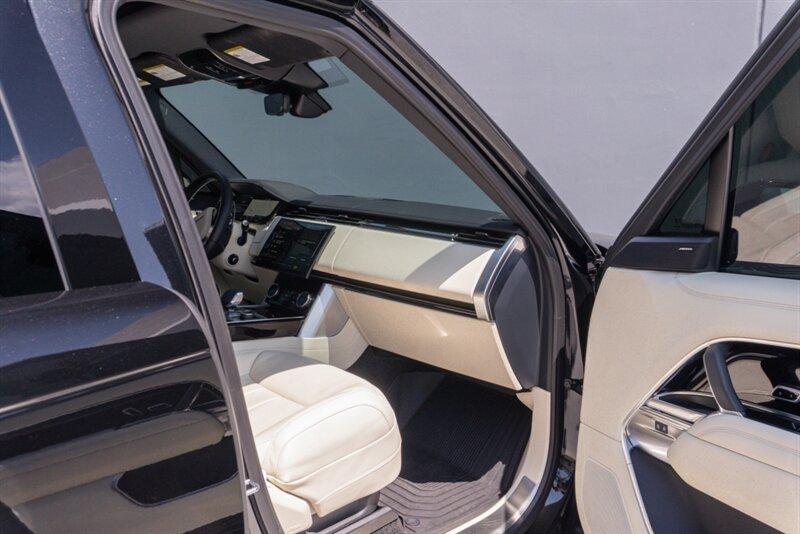 2023 Land Rover Range Rover SE photo 56