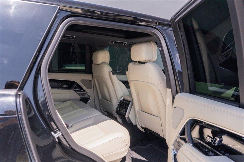 2023 Land Rover Range Rover SE photo 57