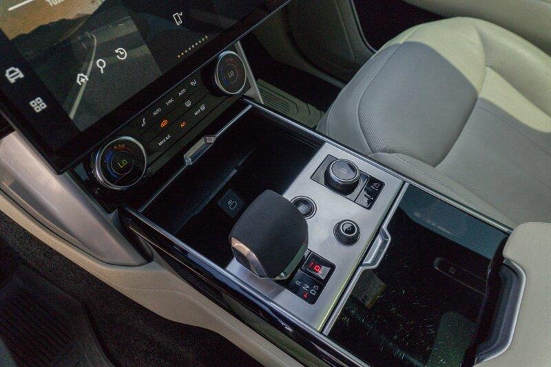 2023 Land Rover Range Rover SE photo 68