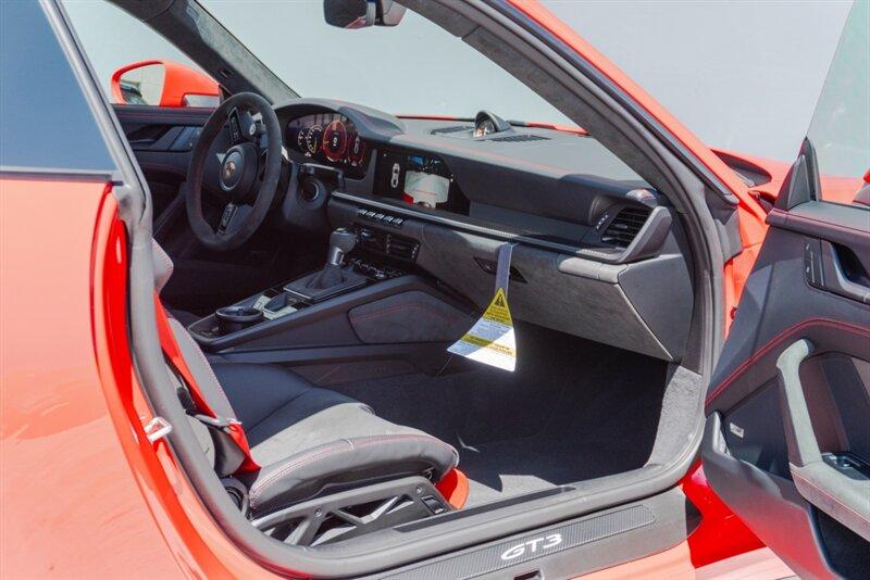 2025 Porsche 911 GT3 Touring photo 13
