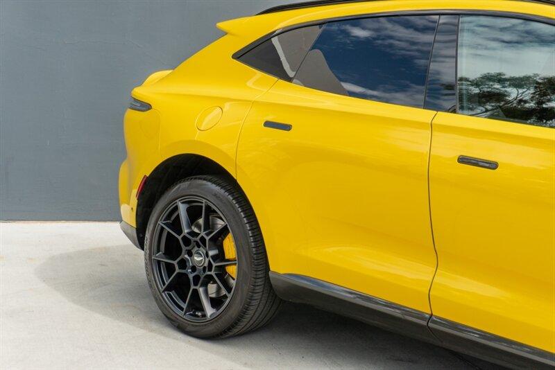 2021 Aston Martin DBX AM8 photo 31