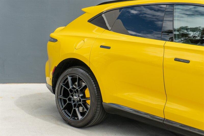 2021 Aston Martin DBX AM8 photo 32