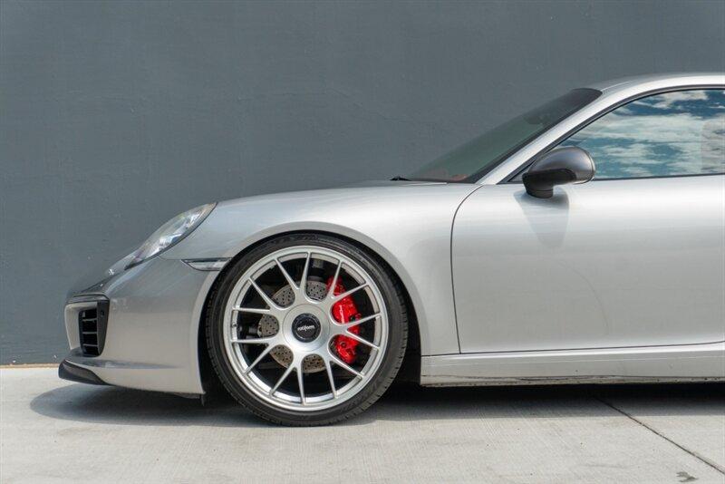 2017 Porsche 911 photo 13