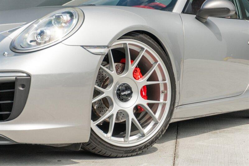 2017 Porsche 911 photo 18
