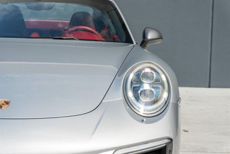 2017 Porsche 911 photo 19