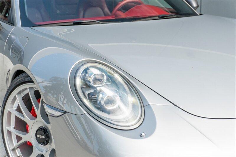 2017 Porsche 911 photo 24