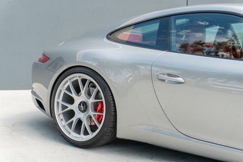 2017 Porsche 911 photo 25