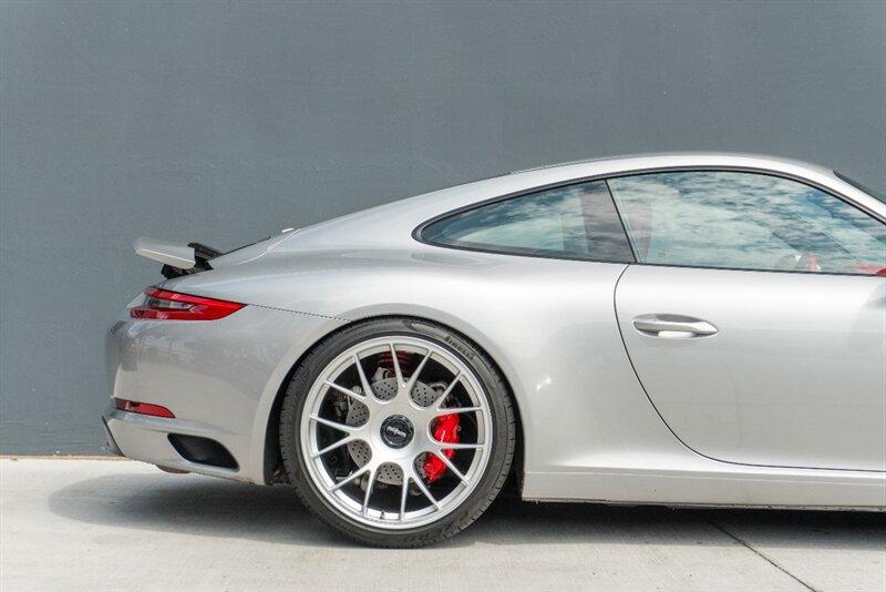 2017 Porsche 911 photo 26
