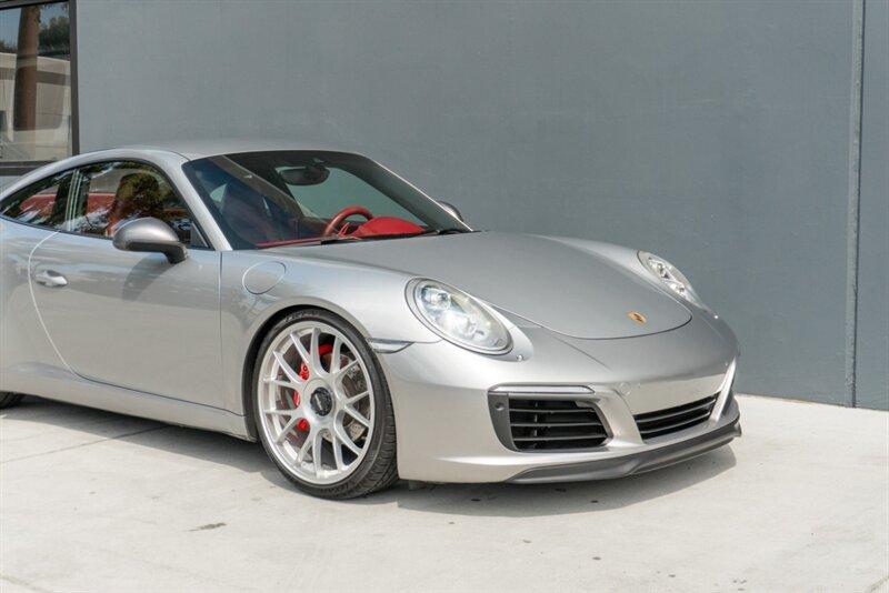 2017 Porsche 911 photo 30