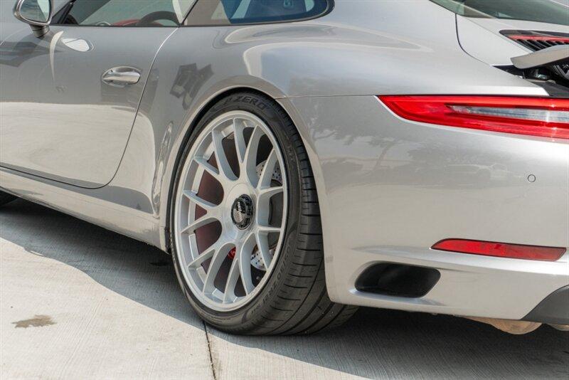 2017 Porsche 911 photo 37