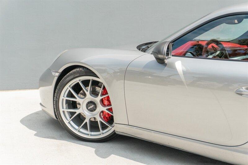 2017 Porsche 911 photo 38